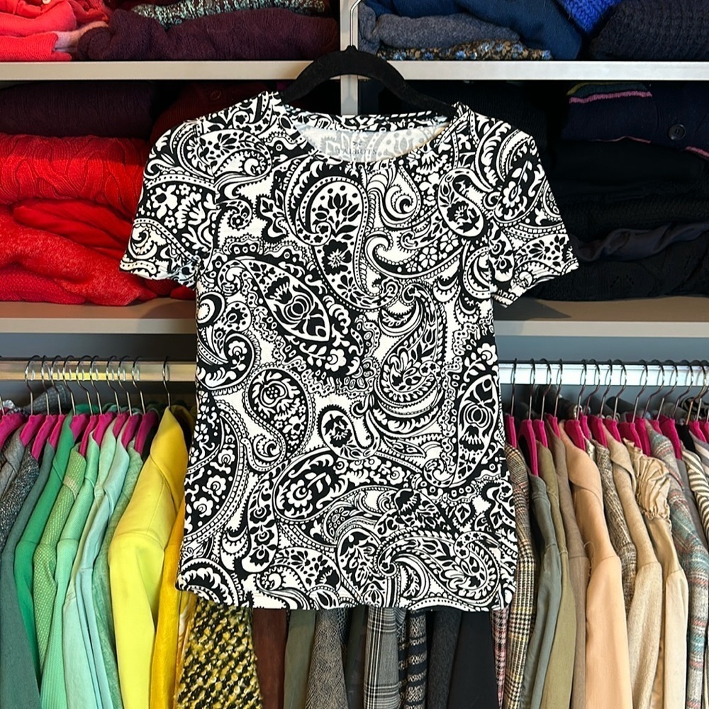 Talbots white and black paisley print short sleeve scoop neck top size XS​